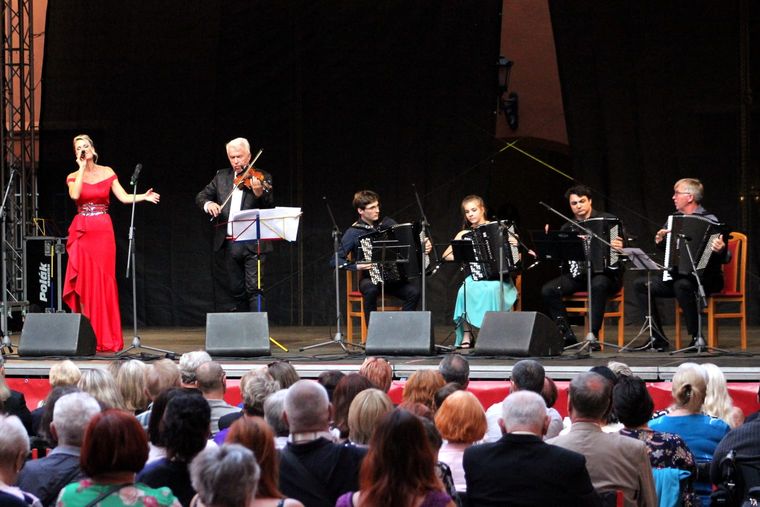Festivalové pódium