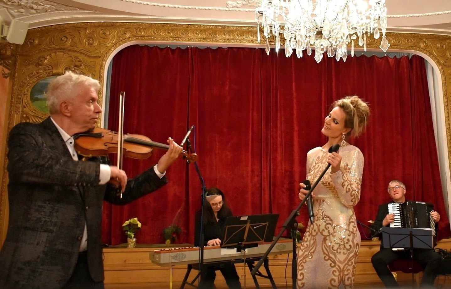 Koncert s Jaroslavem Svěceným